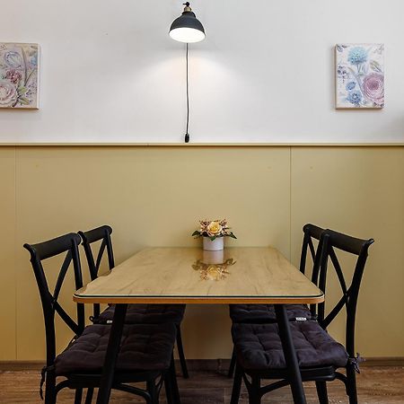 2 Bedrooms Apartments Levia 2 Лвив Екстериор снимка
