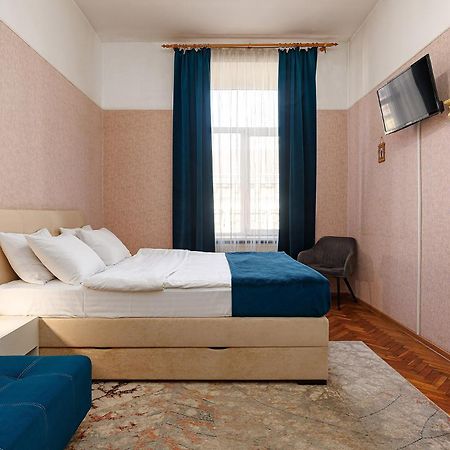 2 Bedrooms Apartments Levia 2 Лвив Екстериор снимка