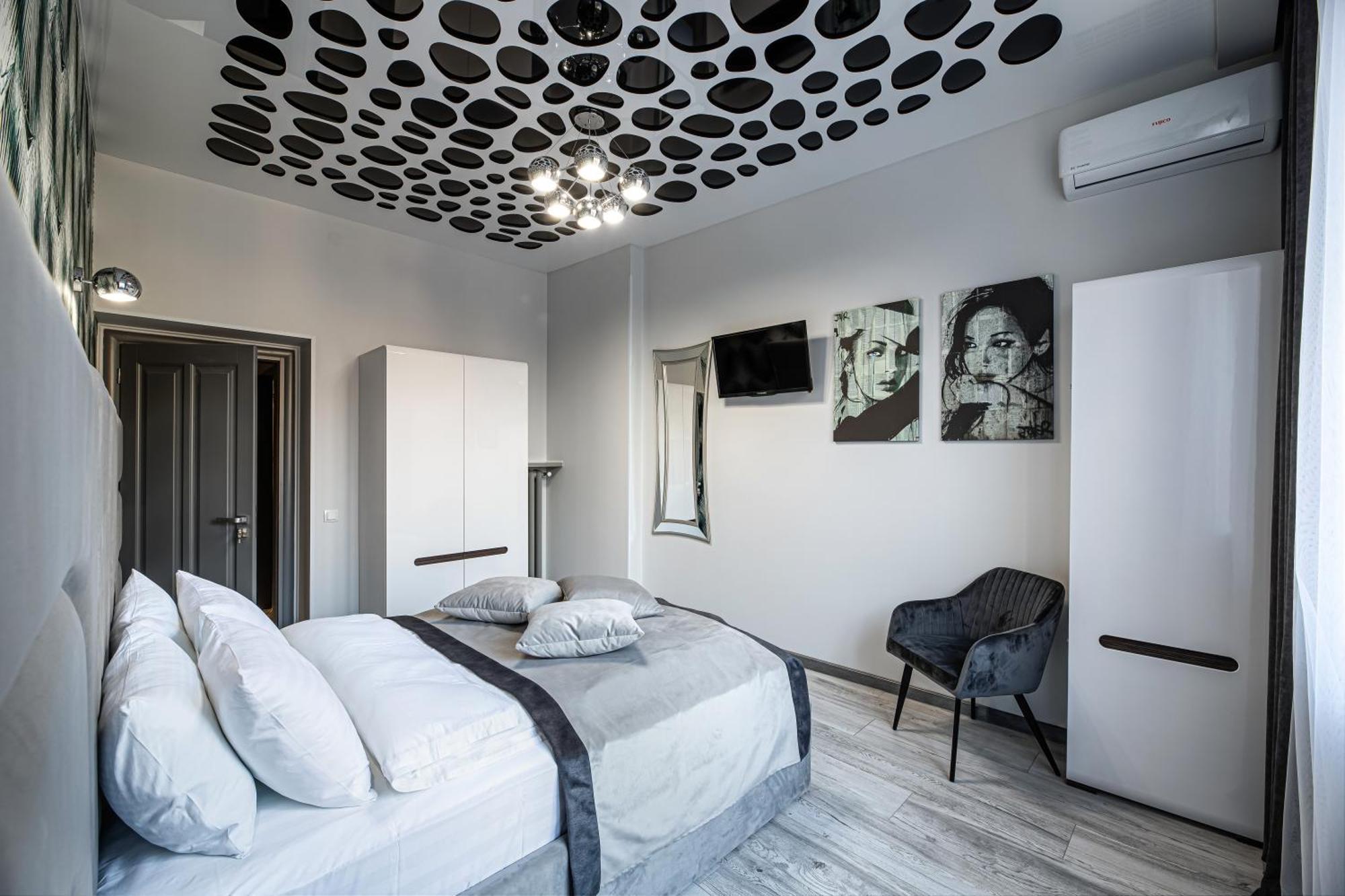 2 Bedrooms Apartments Levia 2 Лвив Екстериор снимка