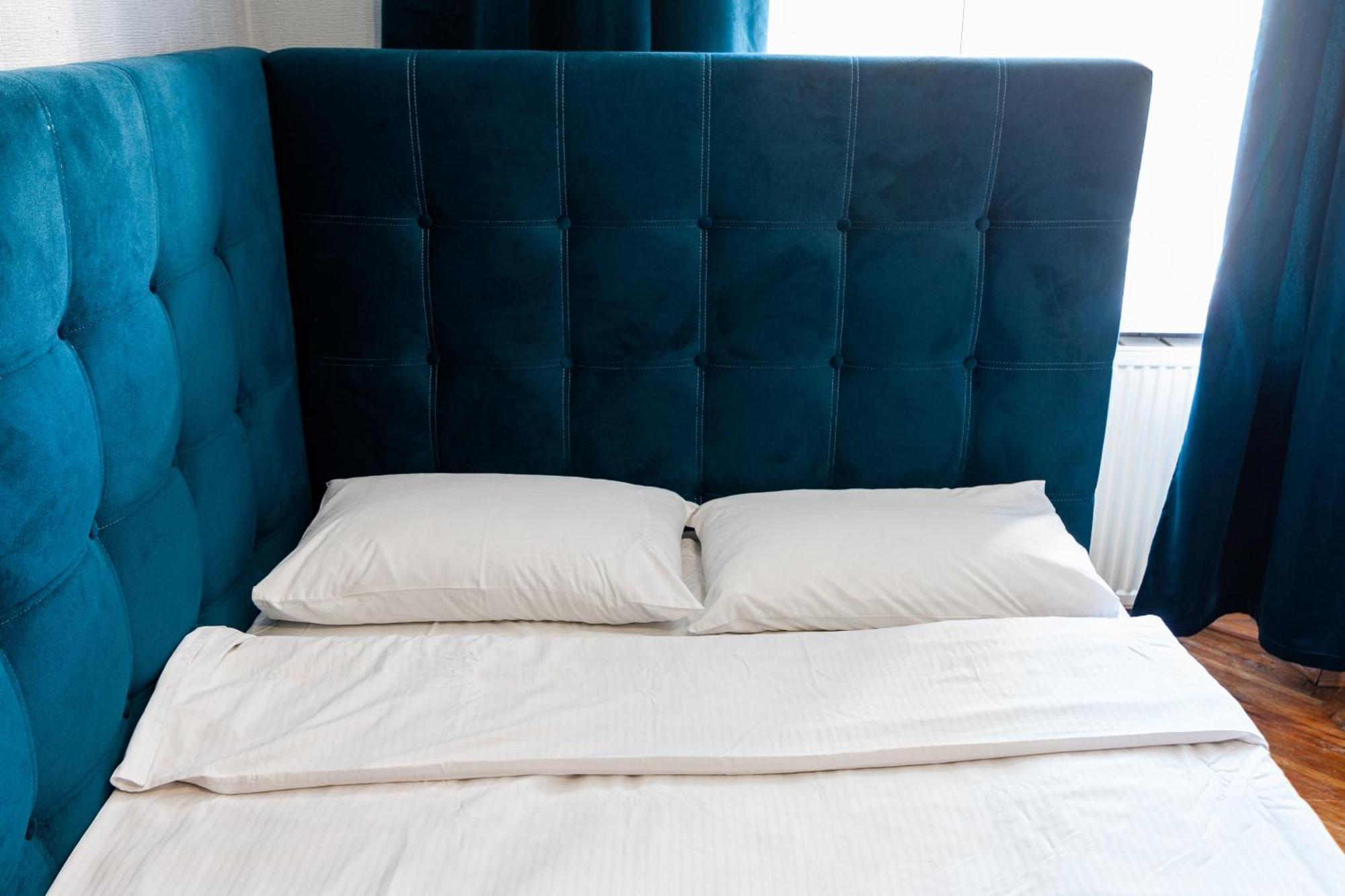 2 Bedrooms Apartments Levia 2 Лвив Екстериор снимка